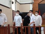 Empat terdakwa dalam klaster koordinator kasus pelindungan situs judi online dari pemblokiran oleh Kementerian Kominfo, yaitu Alwin Jabarti Kiemas, Adhi Kismanto, Zulkarnaen Apriliantony alias Tony, dan Muhrijan alias Agus.