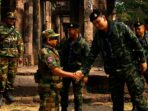 DAMAI KAMBOJA-THAILAND — Royal Thai Army mengumumkan kesepakatan damai dengan Kamboja. Kedua negara sepakat menarik pasukan ke posisi semula.
