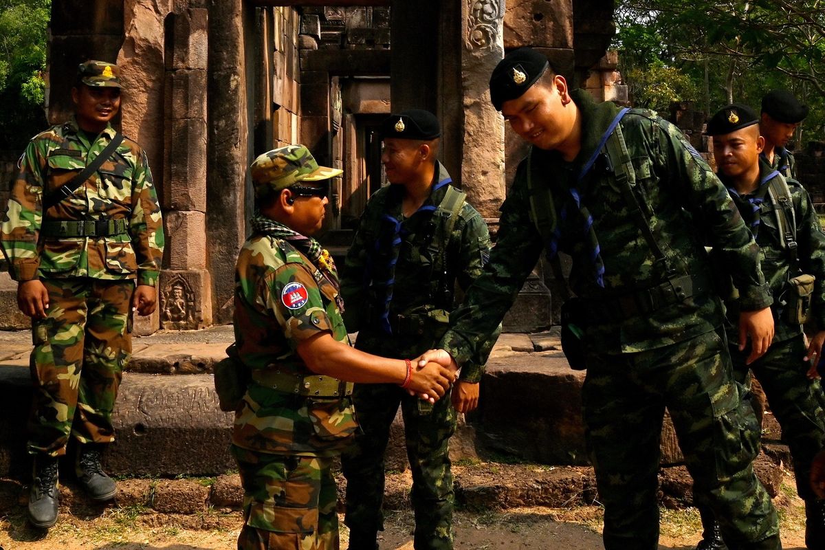 DAMAI KAMBOJA-THAILAND — Royal Thai Army mengumumkan kesepakatan damai dengan Kamboja. Kedua negara sepakat menarik pasukan ke posisi semula.