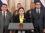 PM Thailand Paetongtarn Shinawatra menyampaikan pernyataan pers didampingi para pejabat tinggi dan militer di Bangkok