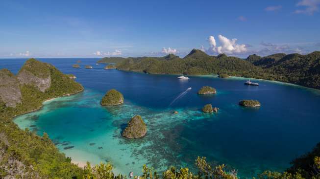 Aktivitas penambangan di Pulau Kawei berlangsung di dalam wilayah Kepulauan Raja Ampat.