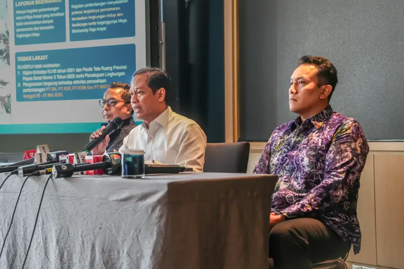 Menteri Lingkungan Hidup, Hanif Faisol Nurofiq, menyatakan bahwa pihaknya telah menyegel aktivitas penambangan di Pulau Manuran dan berencana menggugat perusahaan secara pidana maupun perdata.