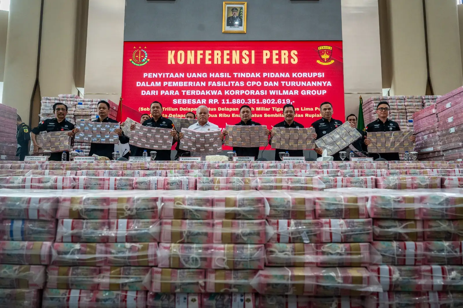 Tumpukan uang Rp 11,8 triliun disita Kejagung di kasus korupsi migor. (Ucok Nugroho/nusasuaracom)
