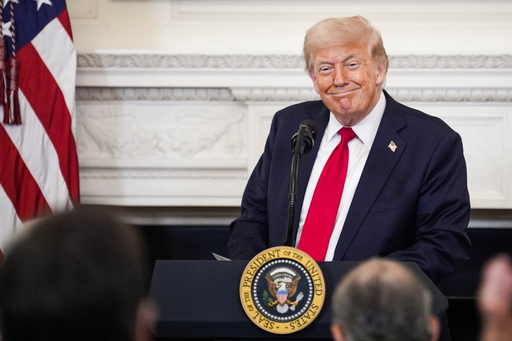 Donald Trump mengumumkan kesepakatan dagang dengan Indonesia, pangkas Tarif Impor RI jadi 19%