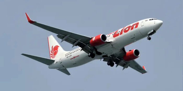 Pesawat Boeing 737-9 MAX milik Lion Air Lepas Landas