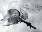 Simo Häyhä, seorang petani dan pemburu sederhana dari Finlandia, mengukir sejarah sebagai penembak jitu paling mematikan sepanjang masa.