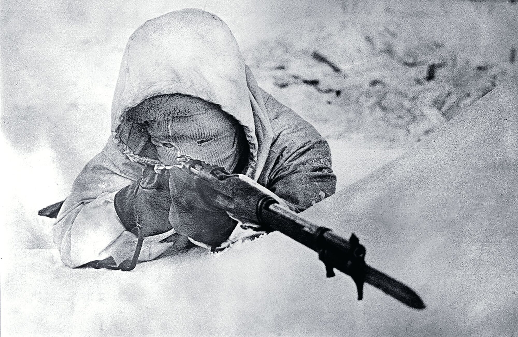 Simo Häyhä, seorang petani dan pemburu sederhana dari Finlandia, mengukir sejarah sebagai penembak jitu paling mematikan sepanjang masa.