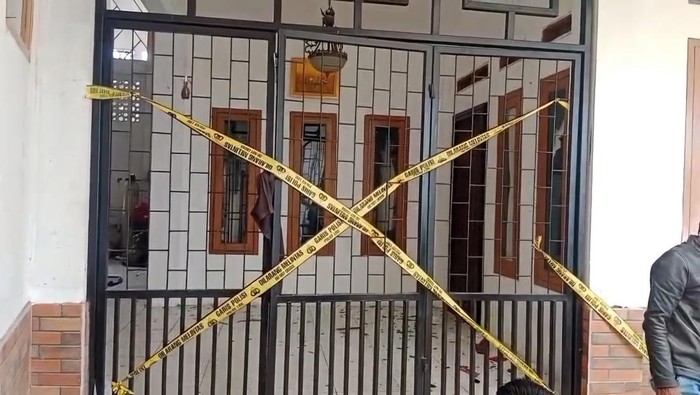 Bangunan Dirusak Massa