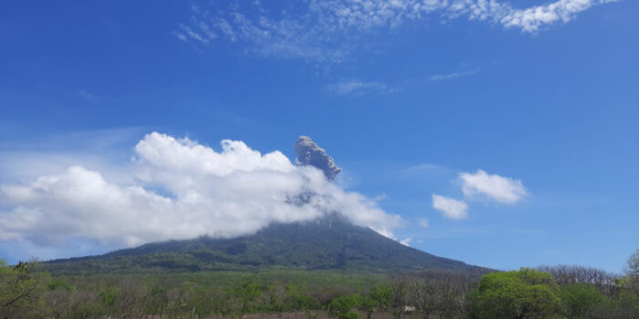 Waspada Ledakan Gunung Ili Lewotolok, peringatan dari pihak PVMBG