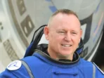 Butch Wilmore Legenda Antariksa Pulang dari Luar Angksa, Setelah tersesat hingga 9 bulan di orbit. Legenda Antariksa "Butch Wilmore" Pensiun setelah berhasil pulang dari terjebaknya di orbit hingga 9 bulan.