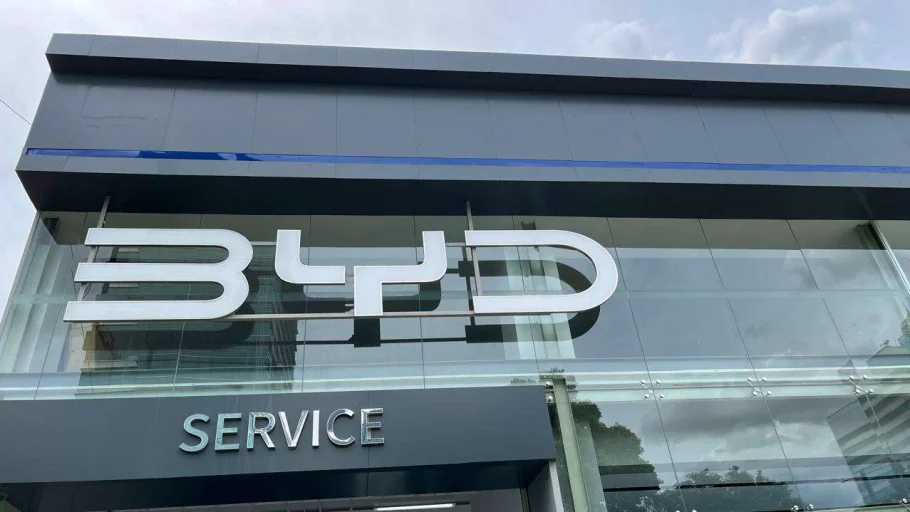 zigi-67883f0eb9fca-byd-sasar-mahasiswa-berkantong-tebal-model-ini-paling-diminati_910_512 BYD